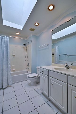 215 E Grantley Avenue, Elmhurst, IL 60126