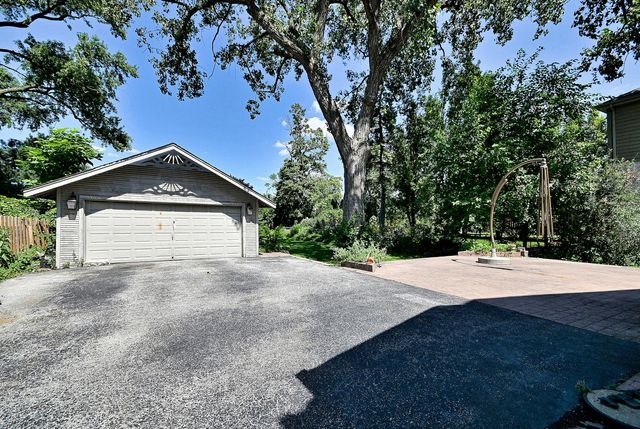 215 E Grantley Avenue, Elmhurst, IL 60126