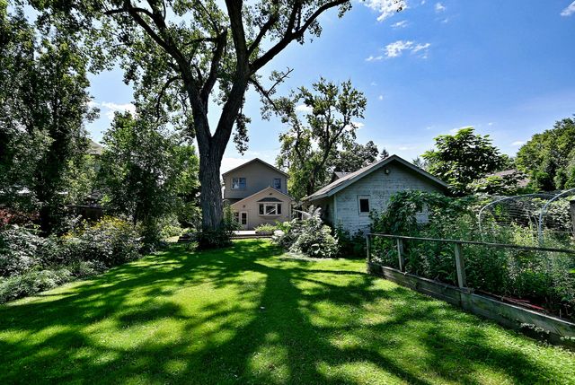 215 E Grantley Avenue, Elmhurst, IL 60126