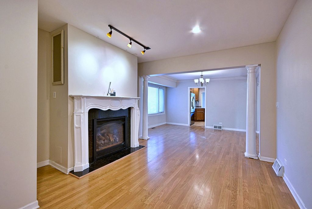 215 E Grantley Avenue, Elmhurst, IL 60126 — photo 4