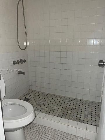 10000 NW 80th Ct 2201, Hialeah Gardens, FL 33016