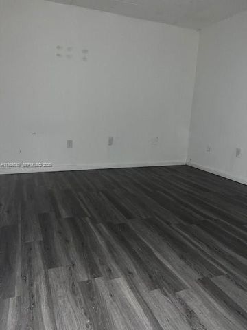 10000 NW 80th Ct 2201, Hialeah Gardens, FL 33016