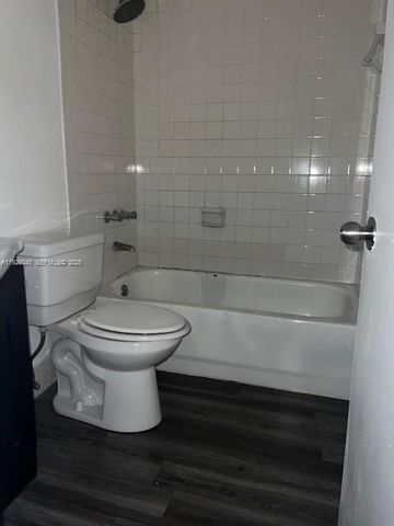 10000 NW 80th Ct 2201, Hialeah Gardens, FL 33016