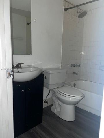 10000 NW 80th Ct 2201, Hialeah Gardens, FL 33016