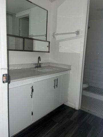 10000 NW 80th Ct 2201, Hialeah Gardens, FL 33016