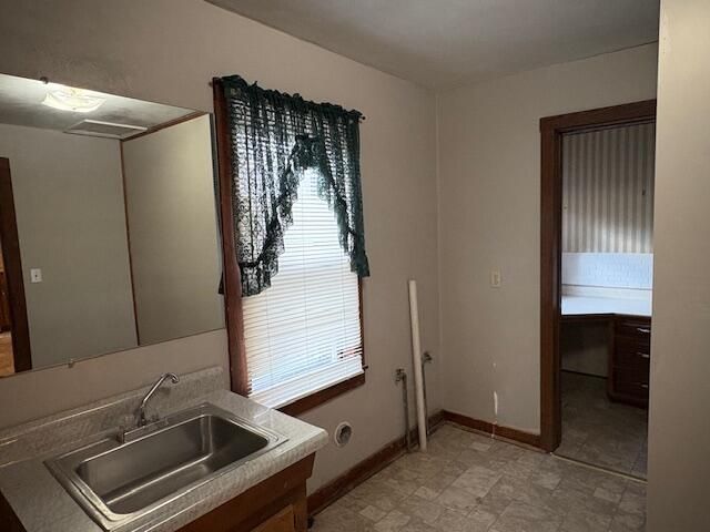 1000 S Oak Avenue, Aurora, MO 65605