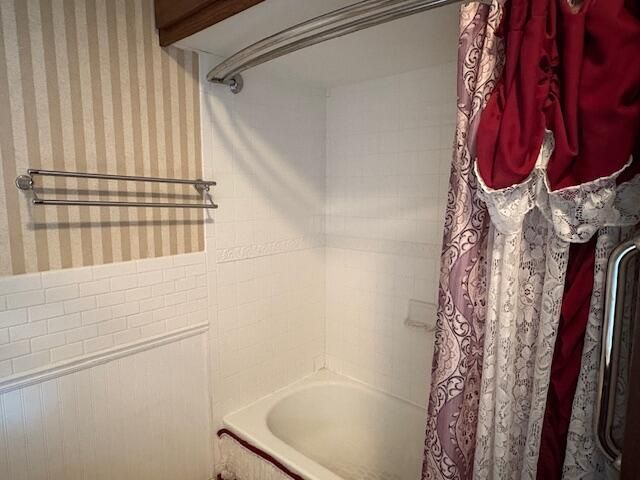 1000 S Oak Avenue, Aurora, MO 65605