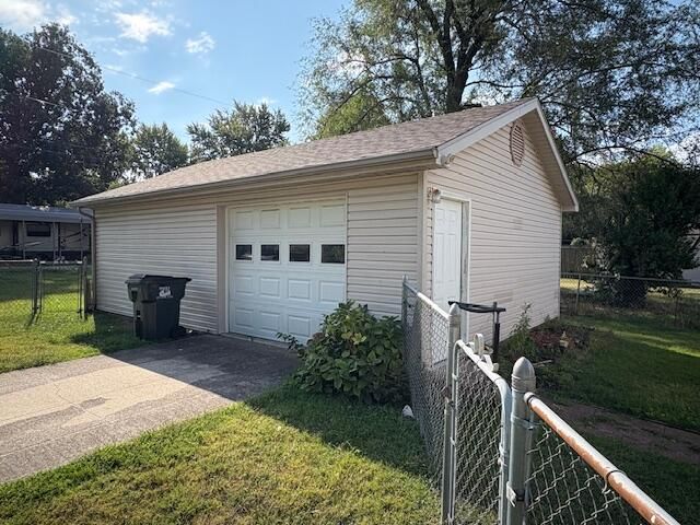 1000 S Oak Avenue, Aurora, MO 65605