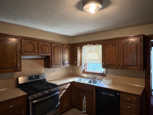 1000 S Oak Avenue, Aurora, MO 65605