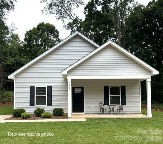 123 Kingswood Drive, Statesville, NC 28625