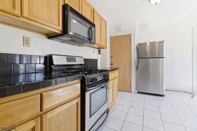 222 Osborne Ter, Newark City, NJ 07112