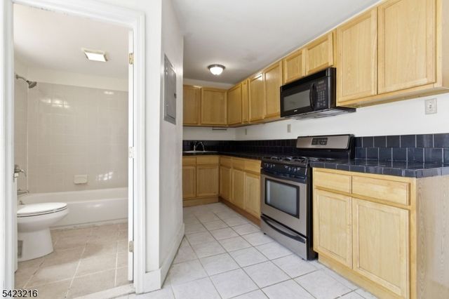 222 Osborne Ter, Newark City, NJ 07112