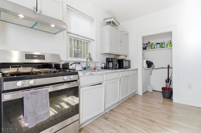 222 Osborne Ter, Newark City, NJ 07112