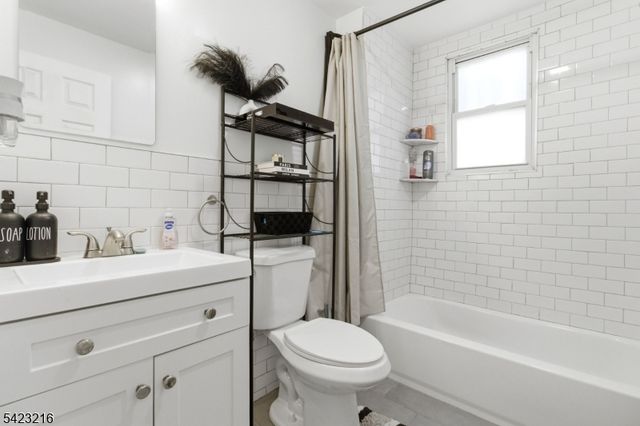 222 Osborne Ter, Newark City, NJ 07112