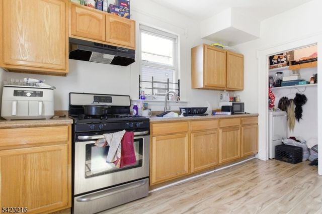 222 Osborne Ter, Newark City, NJ 07112