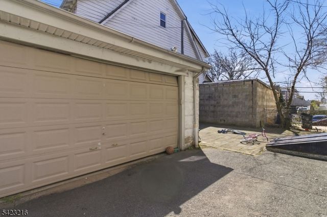 222 Osborne Ter, Newark City, NJ 07112
