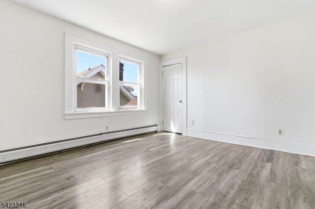 222 Osborne Ter, Newark City, NJ 07112