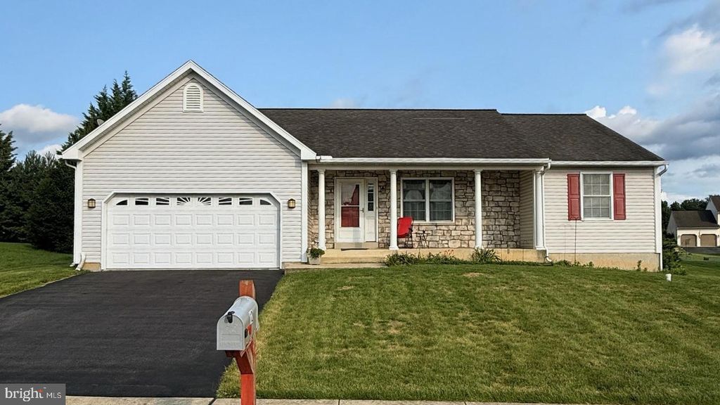 12 OSWEGO LN, Reading, PA 19605