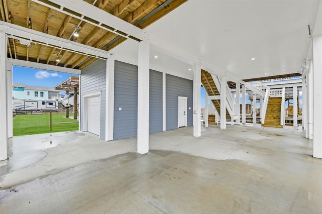 555 Pompano Drive, Freeport, TX 77541