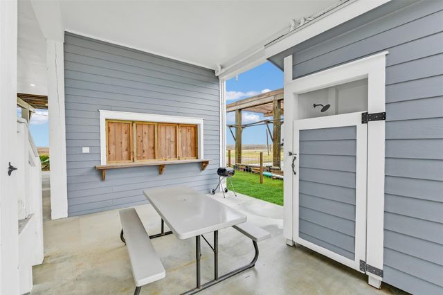 555 Pompano Drive, Freeport, TX 77541