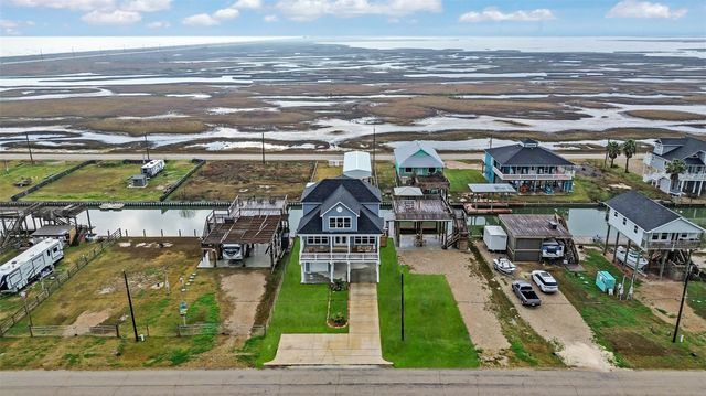 555 Pompano Drive, Freeport, TX 77541