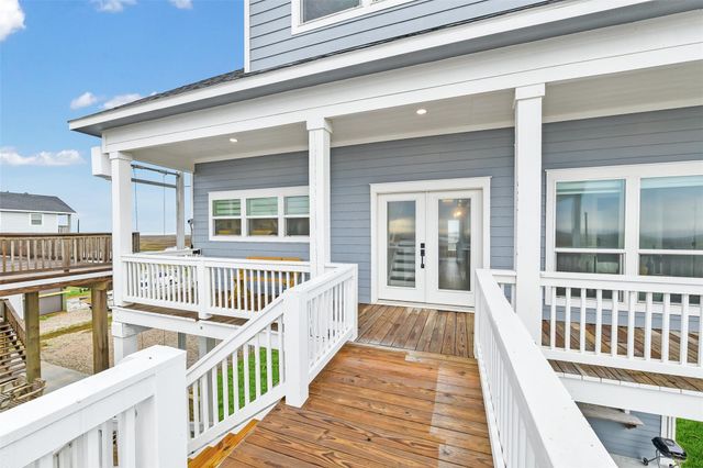 555 Pompano Drive, Freeport, TX 77541