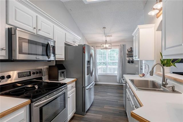 136 Silverstone Circle, Jefferson, GA 30549