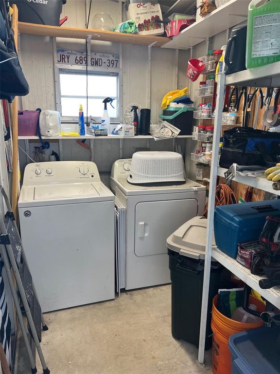 Image 25 of property listing at 44 THATCH PALM STREET W, Largo, FL 33770