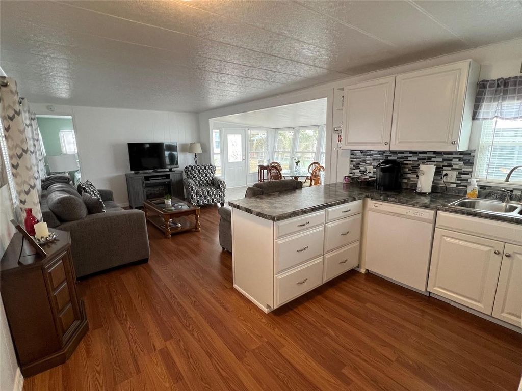 Image 6 of property listing at 44 THATCH PALM STREET W, Largo, FL 33770