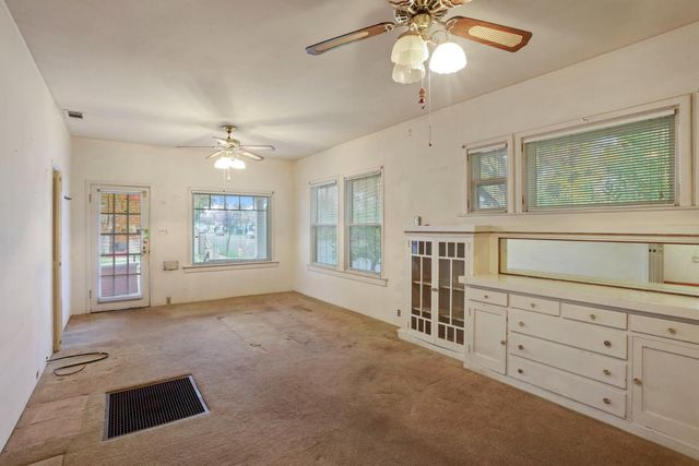 64 E Noble St, Stockton, CA 95204