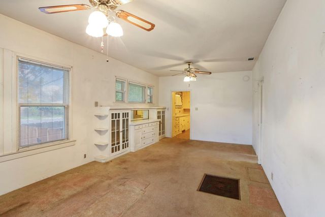 64 E Noble St, Stockton, CA 95204