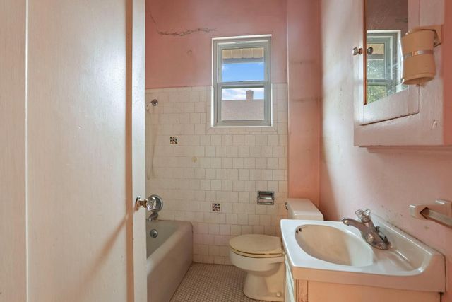 64 E Noble St, Stockton, CA 95204