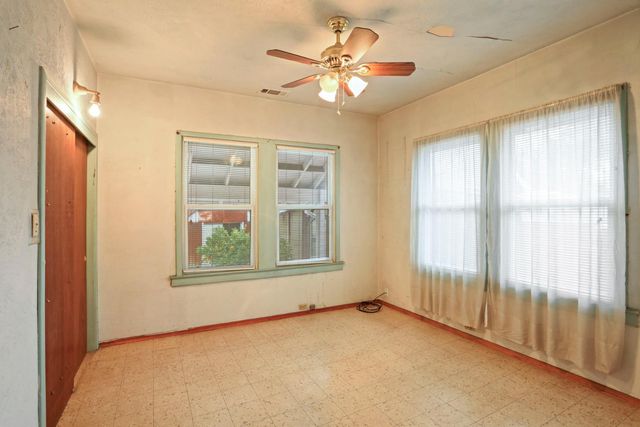 64 E Noble St, Stockton, CA 95204