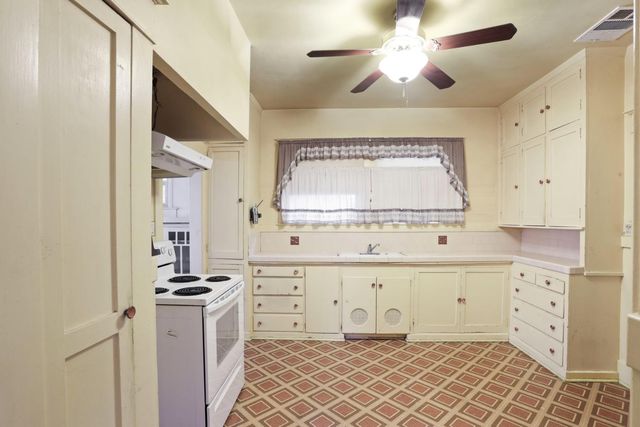 64 E Noble St, Stockton, CA 95204