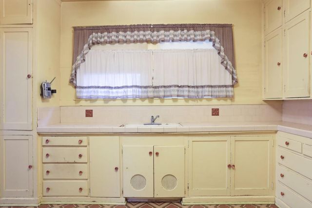 64 E Noble St, Stockton, CA 95204