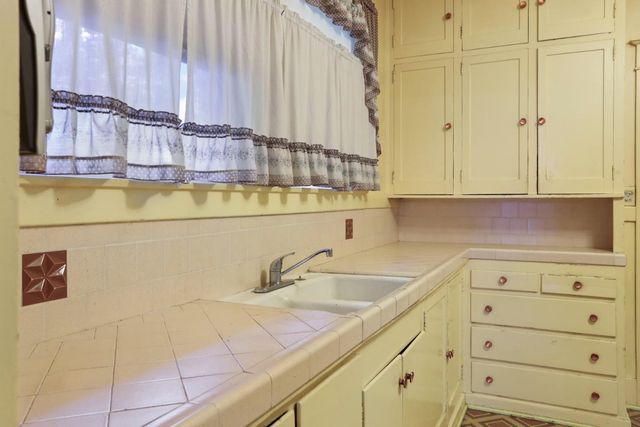 64 E Noble St, Stockton, CA 95204