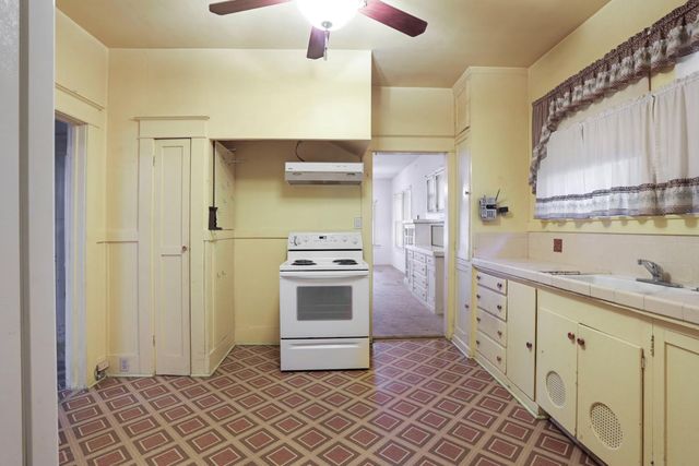 64 E Noble St, Stockton, CA 95204