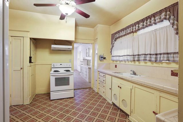 64 E Noble St, Stockton, CA 95204