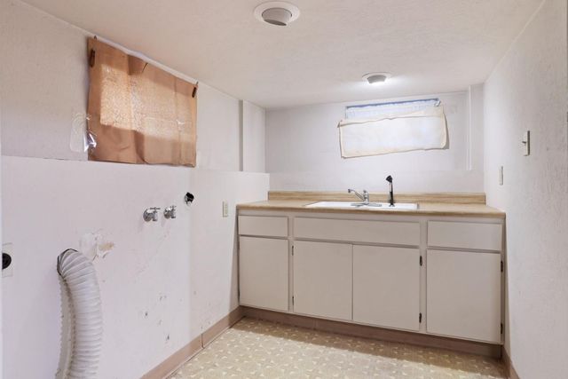 64 E Noble St, Stockton, CA 95204