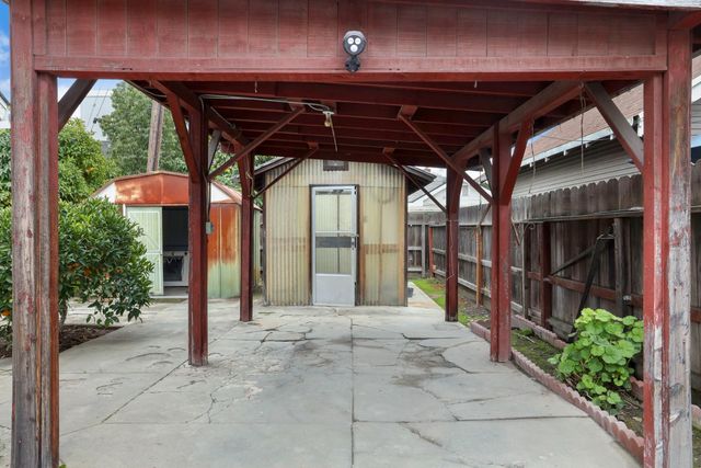 64 E Noble St, Stockton, CA 95204