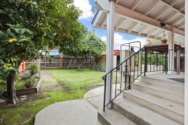 64 E Noble St, Stockton, CA 95204