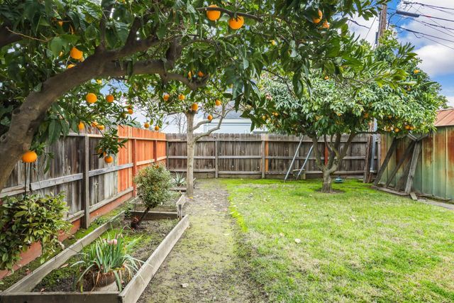 64 E Noble St, Stockton, CA 95204