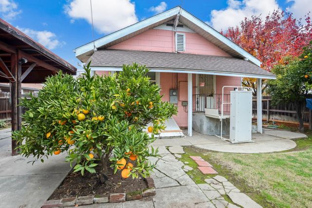 64 E Noble St, Stockton, CA 95204