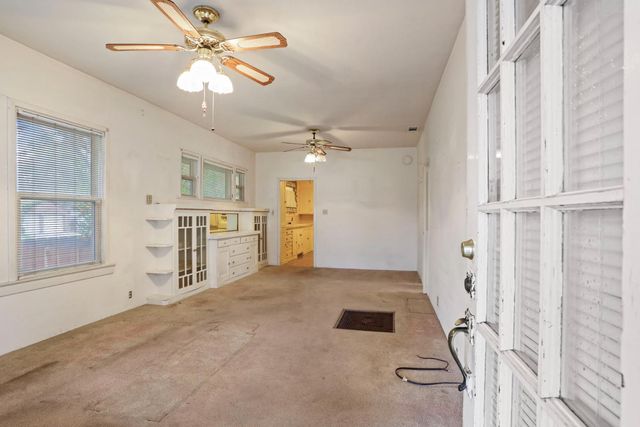 64 E Noble St, Stockton, CA 95204