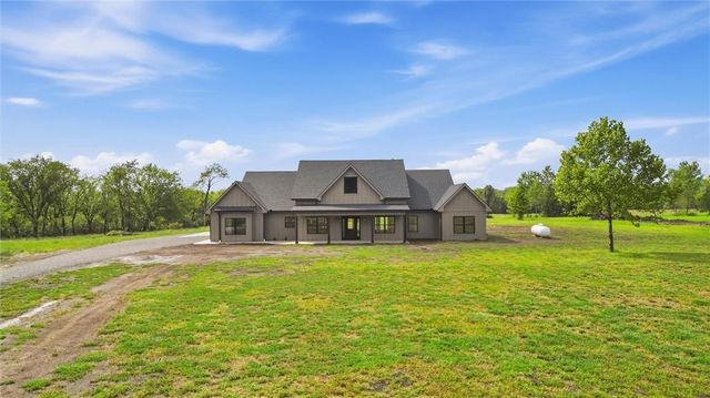 5755 Wanamaker Road, Topeka, KS 66610