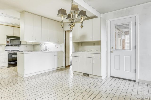 38 Forshay Road, Monsey, NY 10952