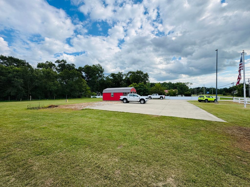 2260 S Us Highway 35, Knox, IN 46534