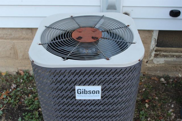 107 W Felicity St, Angola, IN 46703