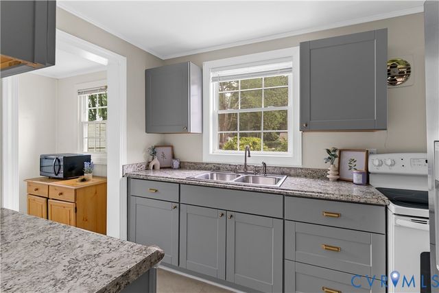 2 W Sedgwick St, Sandston, VA 23150