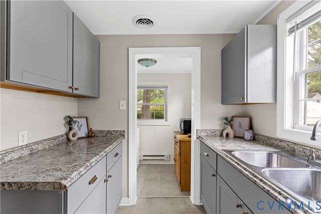 2 W Sedgwick St, Sandston, VA 23150